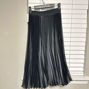 Pleated Midi Skirt - Black